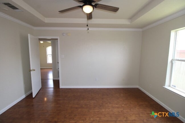 Building Photo - 3303 Solomon Dr