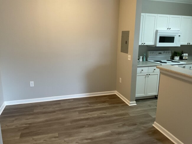 Building Photo - 8813 Villa View Cir