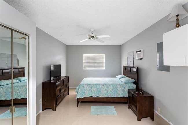 Building Photo - 470 NW 38th Ave