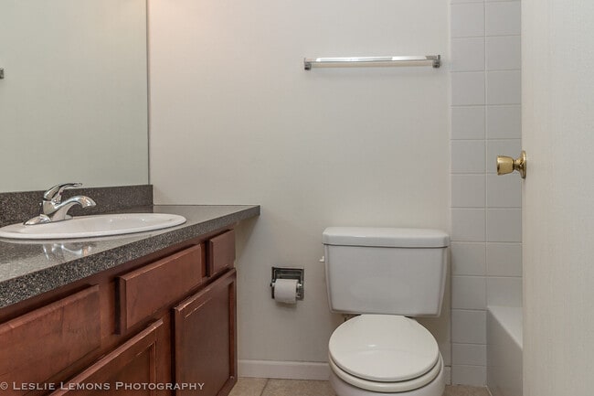 Building Photo - 5900 Oakwood Dr