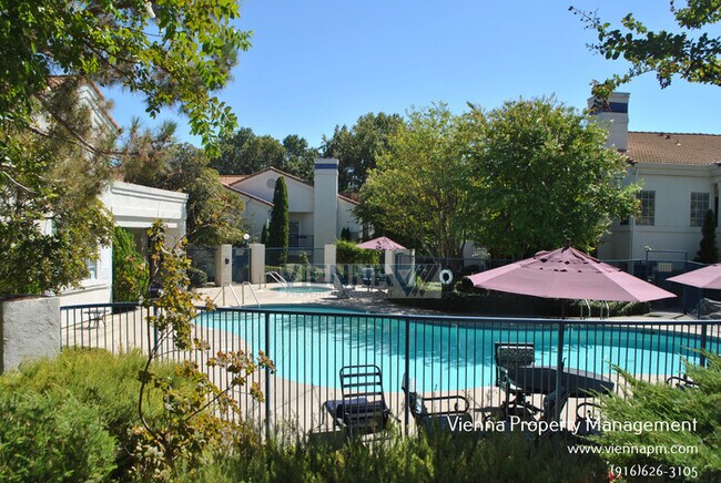Building Photo - 102 Beachcomber Dr E