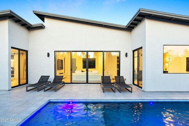 Building Photo - 4002 N 33rd Pl