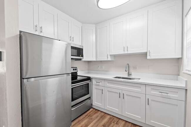 Building Photo - 838 45th St