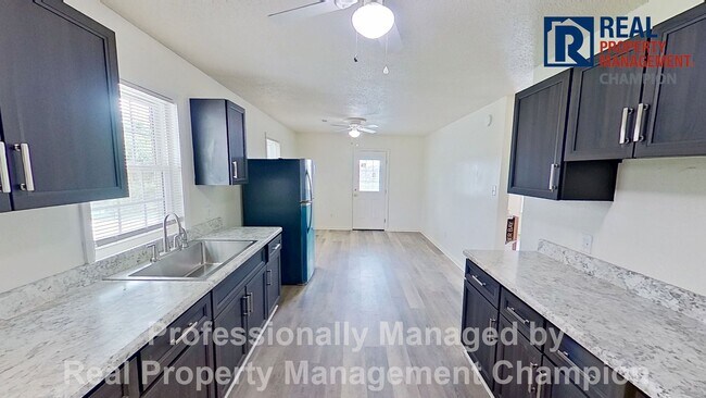 Building Photo - 2909 Spaulding Dr