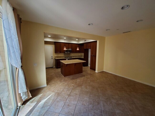 Building Photo - Spacious 3 Bedroom 3 Bath Two Story Riverp...