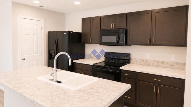 Building Photo - Great home in central location!
