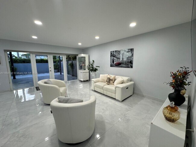 Building Photo - 9368 SW 146th Pl