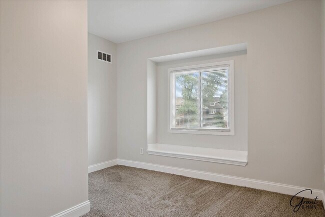Building Photo - $1625 Fully remodeled, spacious 4 bedroom ...