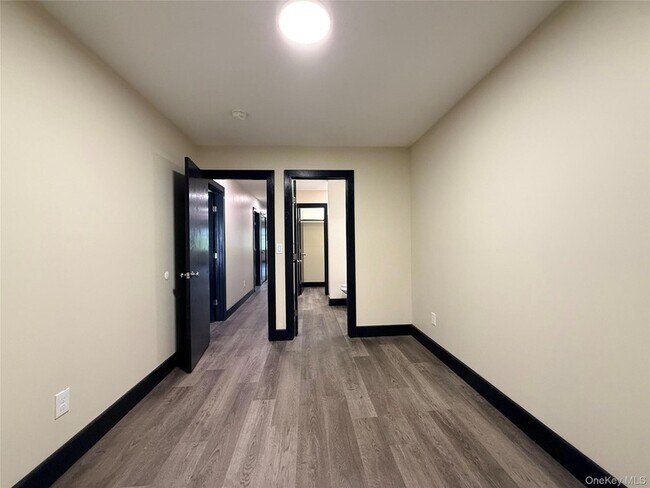Building Photo - 268 Carpenter Ave
