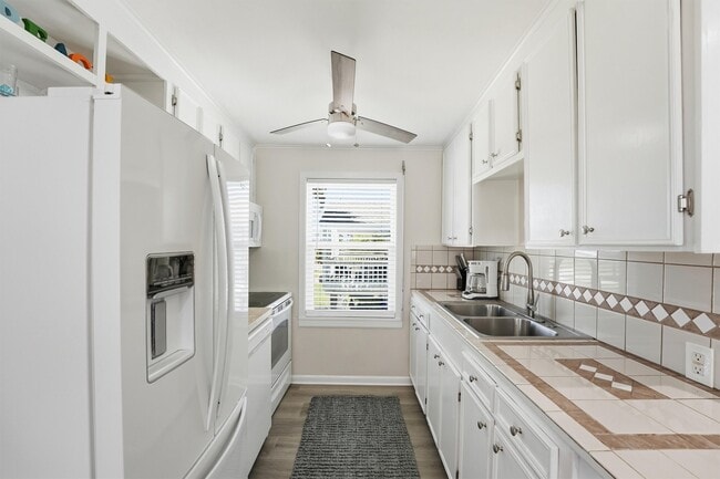 Building Photo - 4031 Panola Dr