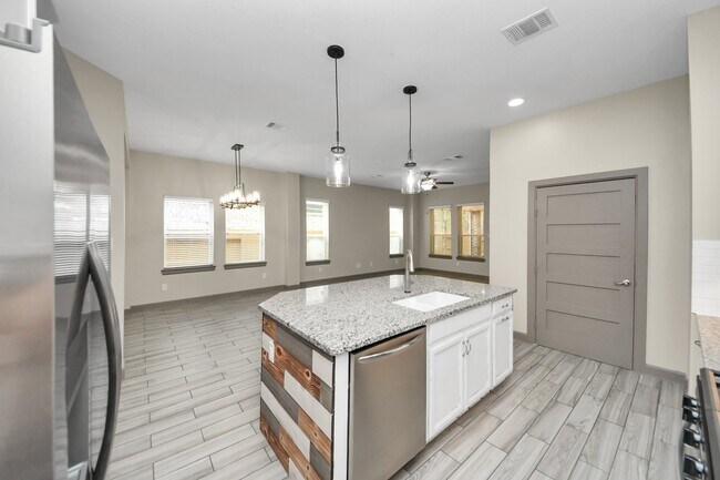 Building Photo - 211 Pleasant Hl Wy