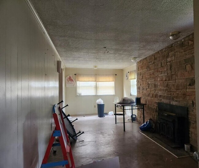 Building Photo - 2811 Parish Ave