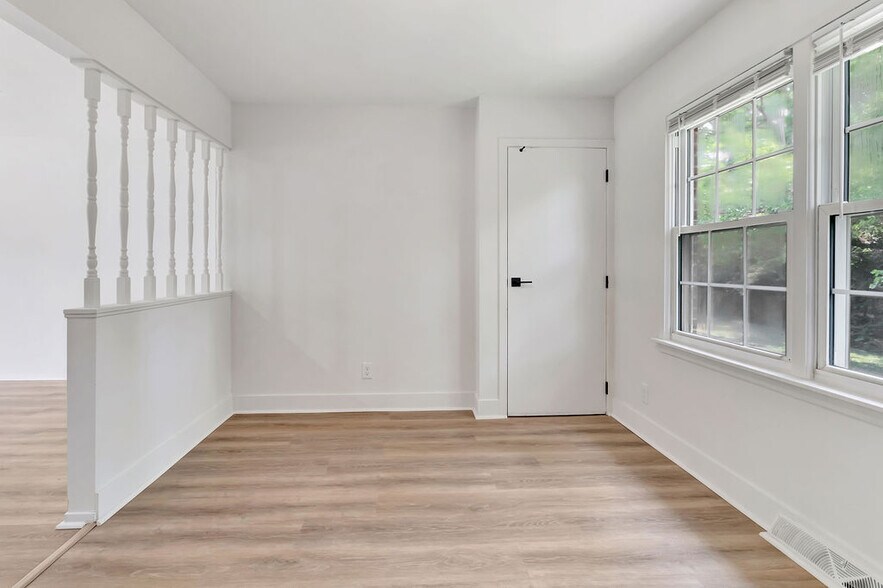 Building Photo - 5946 Sunridge Dr