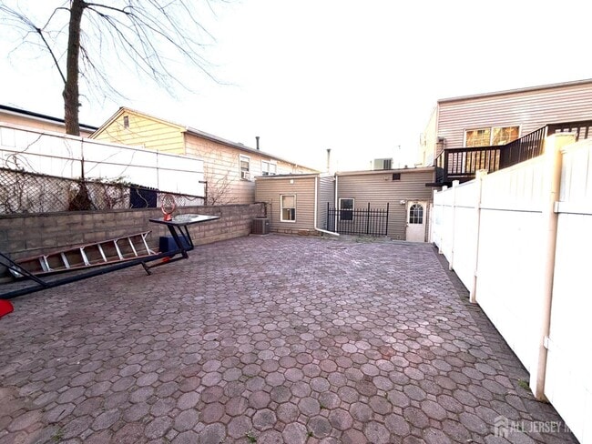 Building Photo - 158 Terrace Ave