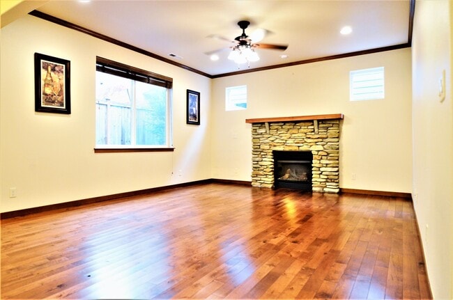 Building Photo - Spacious home with lots of natural light. ...