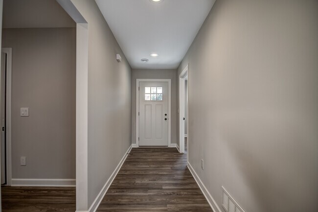 Building Photo - 1617 Charleston Dr