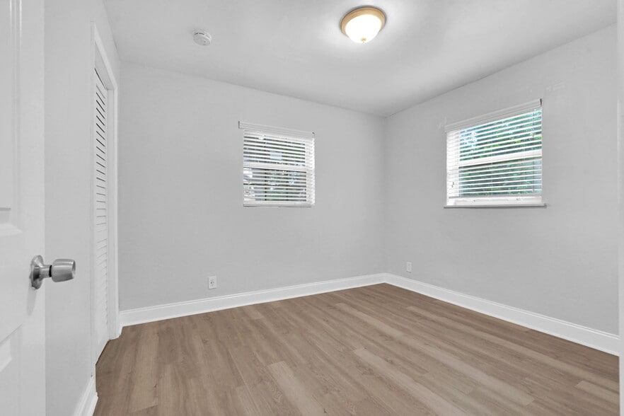 Building Photo - 746 SW 4th St