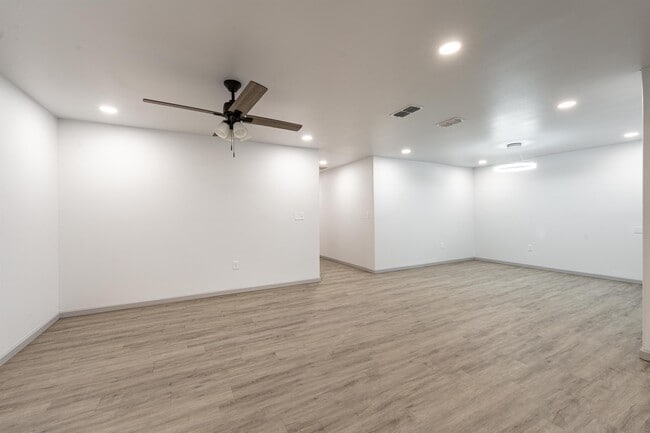 Building Photo - 5612 Kemper St