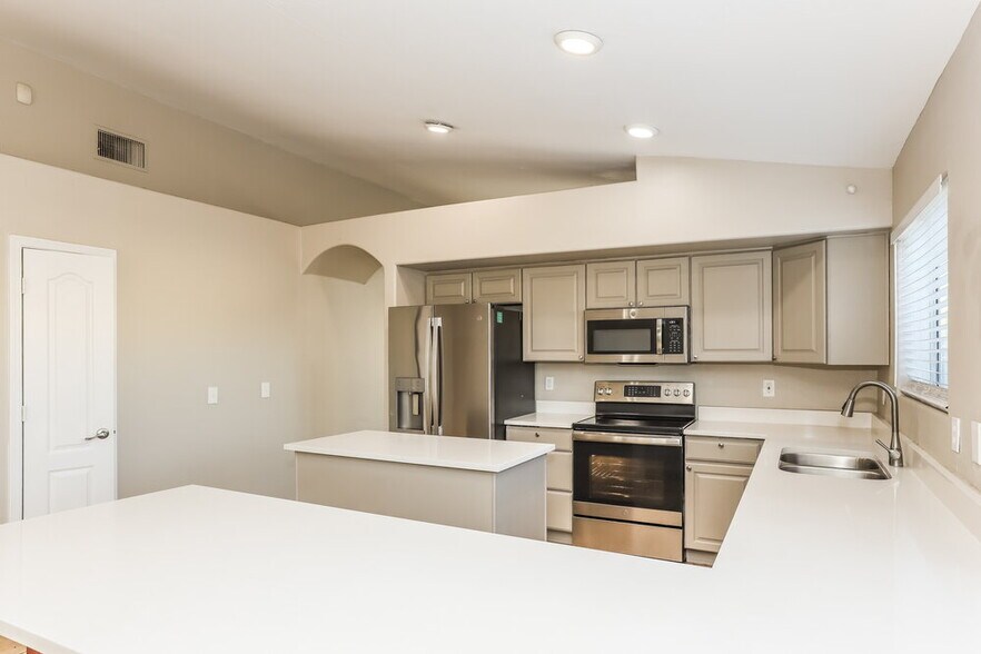 Building Photo - 1921 E Buffalo St