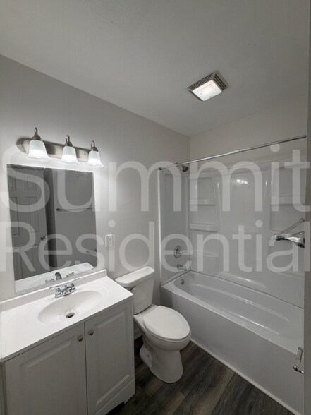 Building Photo - 2826 Taylor Blvd