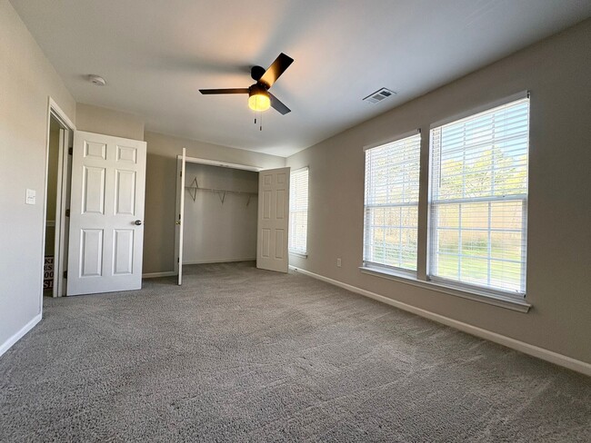 Building Photo - TOWNHOME IN SOUTHWEST MECKLENBURG/2 BR 2.5 BATH