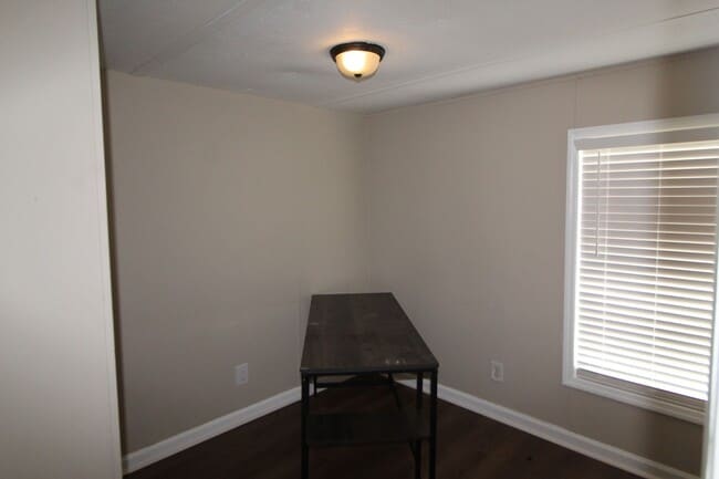 Building Photo - Newly Renovated 3-Bedroom Mobile Home in Tallahassee Available Now
