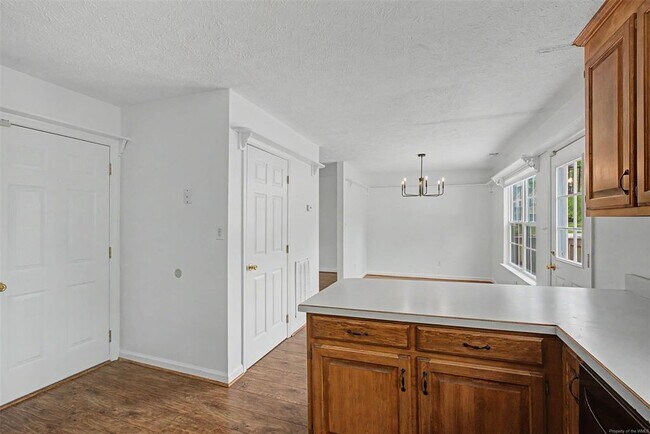 Building Photo - 304 Brittania Dr