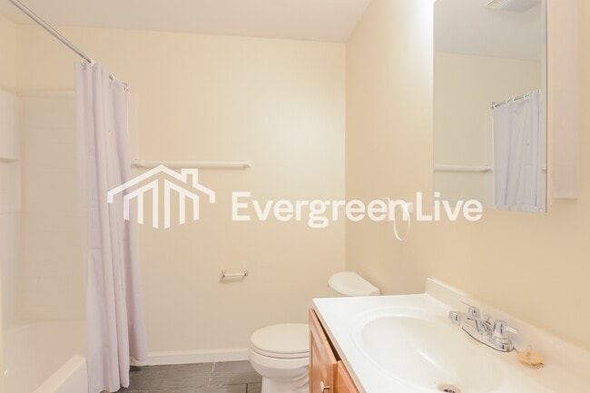 Building Photo - 114 S Sheridan Ave