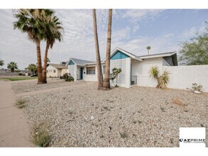 Building Photo - Embrace the Charm of Scottsdale Living in ...
