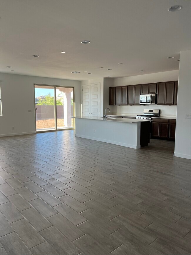 Building Photo - 9426 W Sells Dr