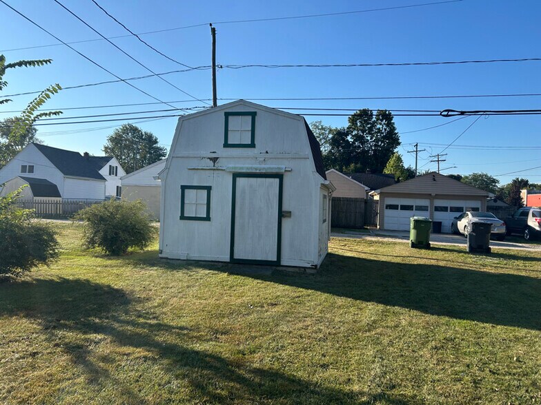 Building Photo - 302 E Indiana Ave