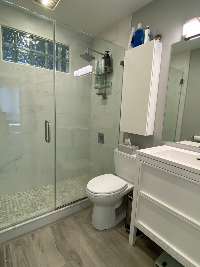 Building Photo - 7 Hughes Pl