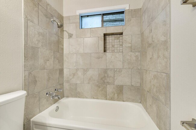 Building Photo - 1510 Broadmoor Dr
