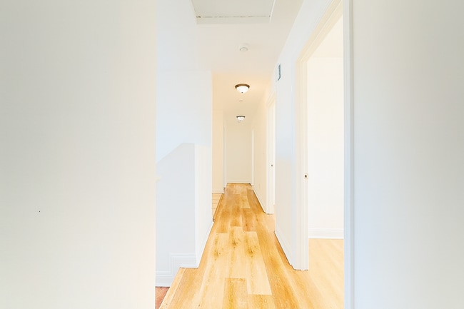 Building Photo - 631 E 78th St