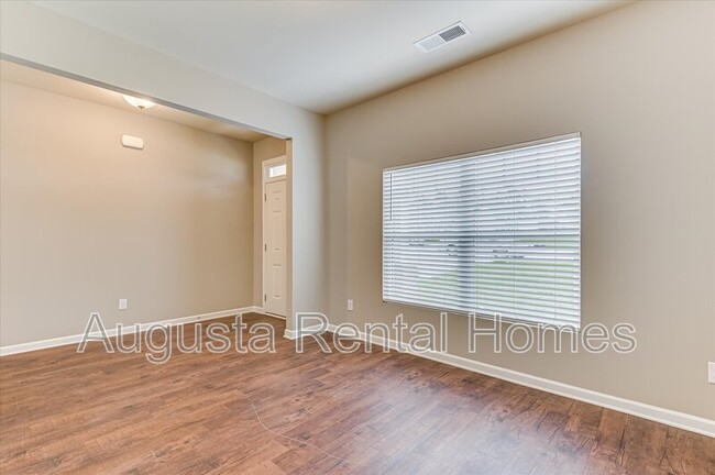Building Photo - 5060 Vine Ln
