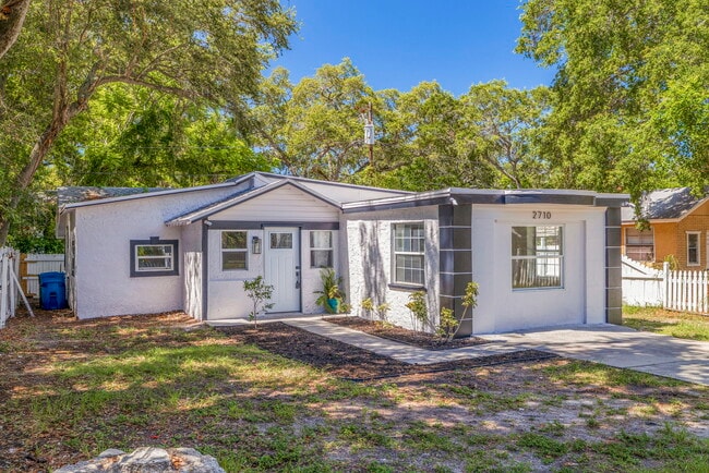 Building Photo - 2710 22nd Ave S