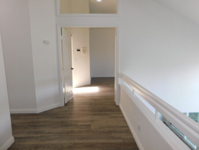 Building Photo - Gated Lake community 2 bed, 2.5 bath home.