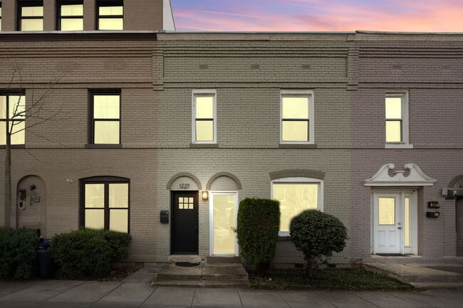 Building Photo - 1227 Carrollsburg Pl SW