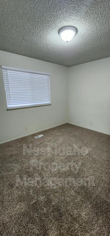 Building Photo - 1377 E Wright St