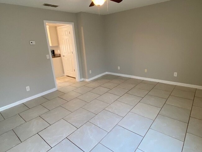 Building Photo - Convenient location in Murfreesboro