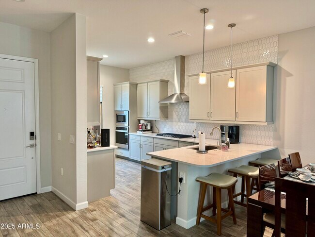 Building Photo - 5137 E Anderson Dr