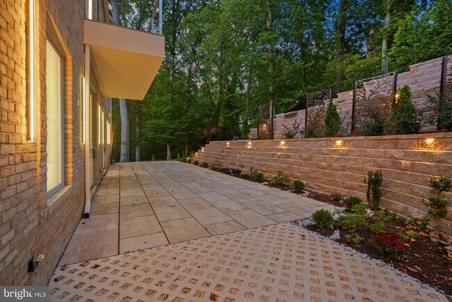 Building Photo - 4509 Foxhall Cres NW