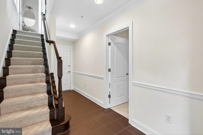 Primary Photo - 322 N George Mason Dr