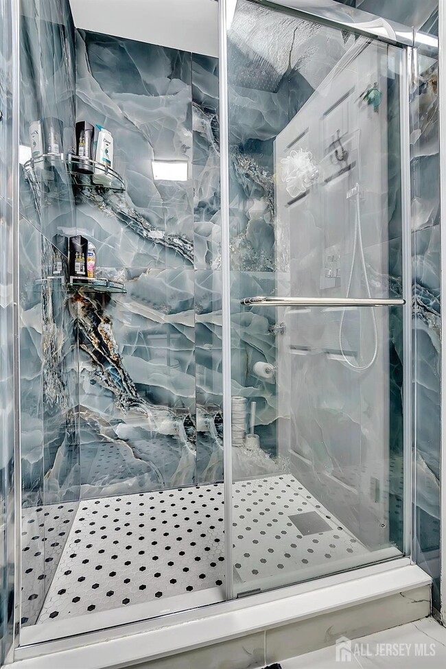 Building Photo - 10 Sawgrass Ct