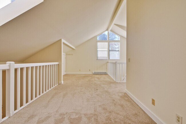 Building Photo - 2040 W Middlefield Rd