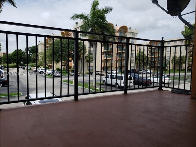 Building Photo - 9340 Fontainebleau Blvd