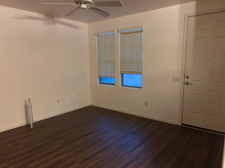 Building Photo - 15240 N 142nd Ave