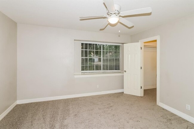 Building Photo - 15631 Cascade Point Dr