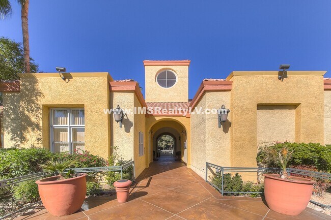 Building Photo - 270 E Flamingo Rd