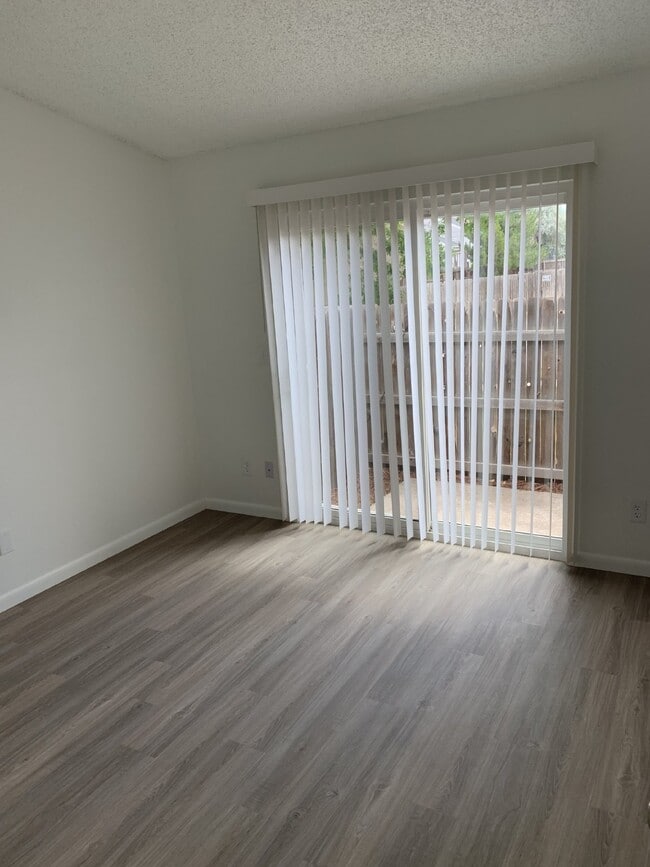 Building Photo - 50% Off First Months Rent - 2 Bed, One Bat...